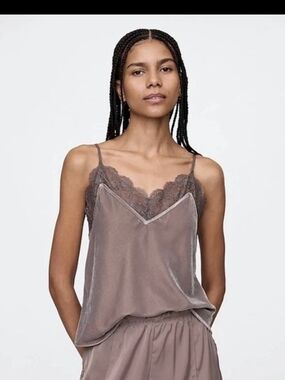 🍒GAP Y2K V-Neck Lace Trim Tank🍒